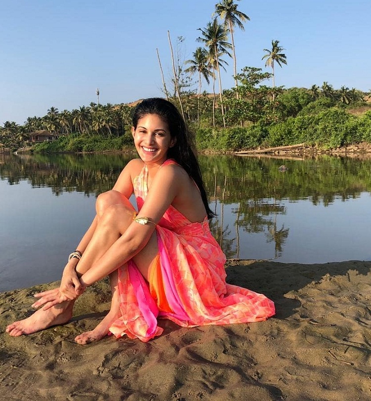 amyra dastur instagram hot pics