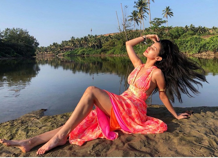 amyra dastur instagram