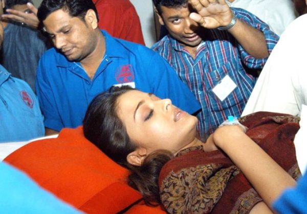 bollywood stars injured during shooting 14.2.20 1 e1581684716635 1