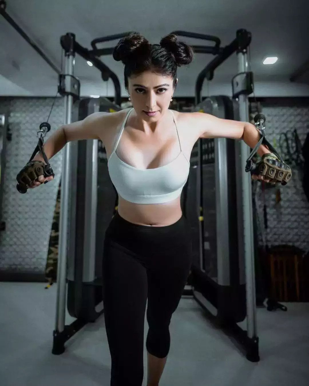 actress pooja batra gym photos