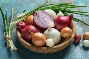 Read more about the article 10 Best Health Benefits of Eating Onions in Summer