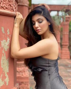 Akanksha-Puri-latest-hot-photos-gallery - Bollywood Tadka