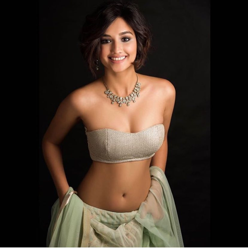 Akanksha Sharma Hot Pics