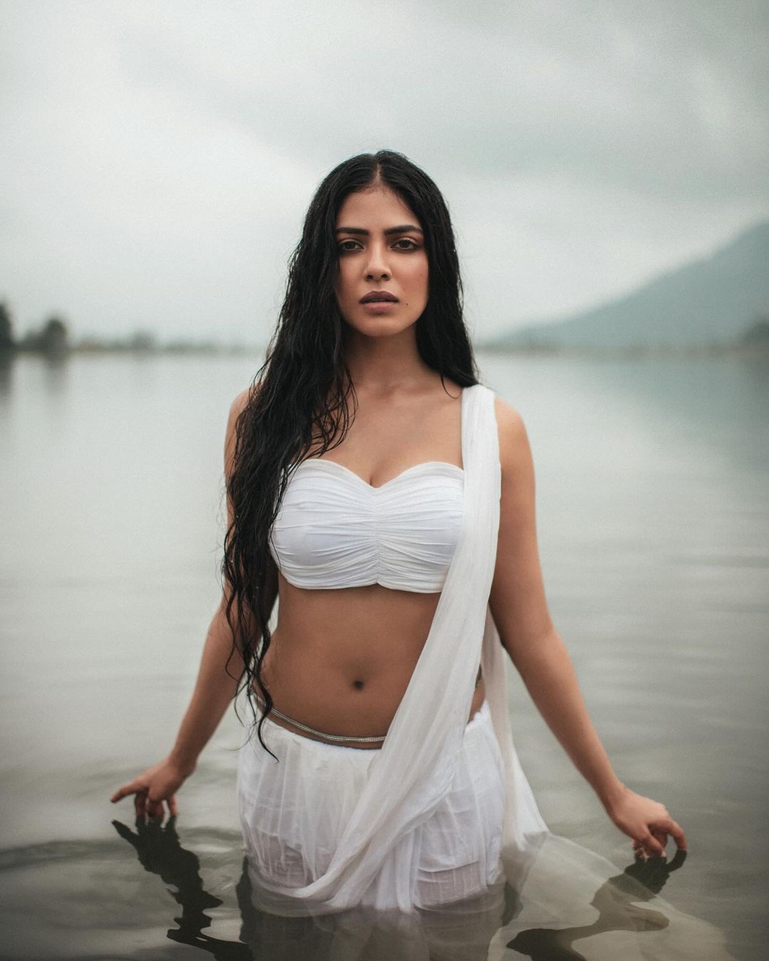 Malavika Mohanan Navel Pic