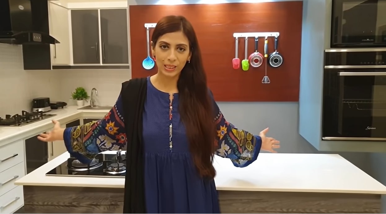 Amna Riaz Pakistani Foor vlogger