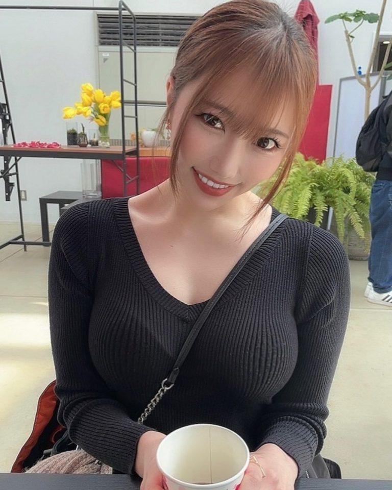 Top 10 Famous Japanese AV Idol and JAV Actress to Follow