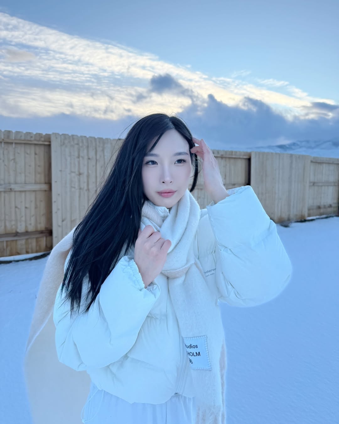 Elle Lee Photos