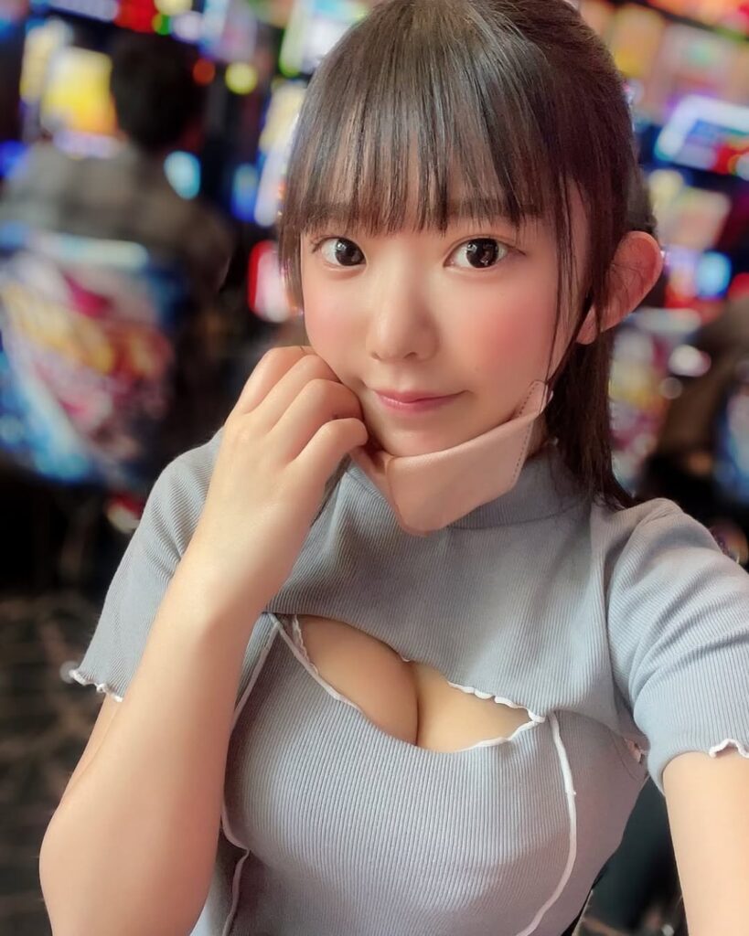 Japanese model Nagasawa Marina Cleavage